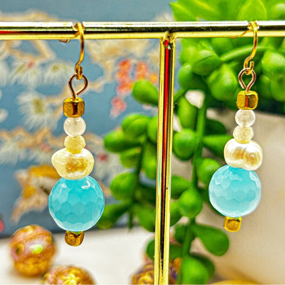 NWOT Genuine blue cat eye fresh water pearls 18k GP stainless steel earrings. 2”